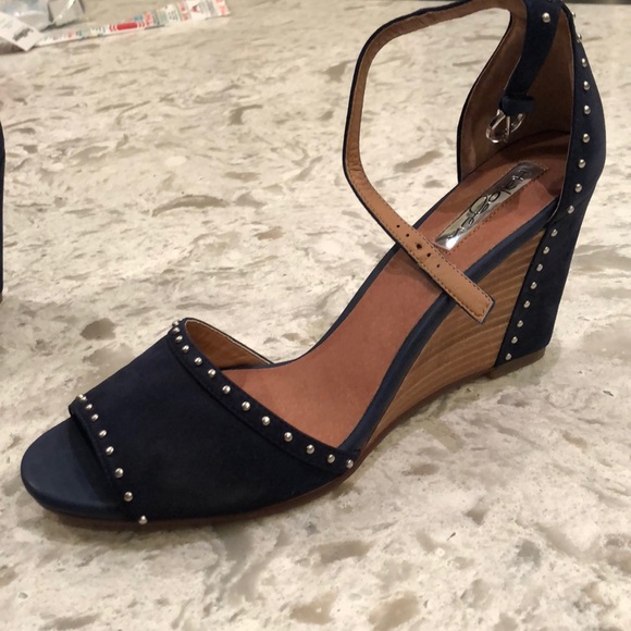 halogen raven sandal